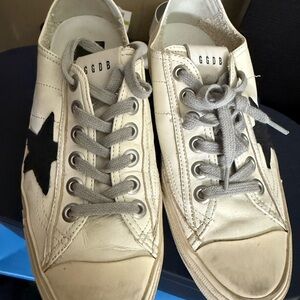 Golden Goose Deluxe Brand V-Star LTD low to top sneakers